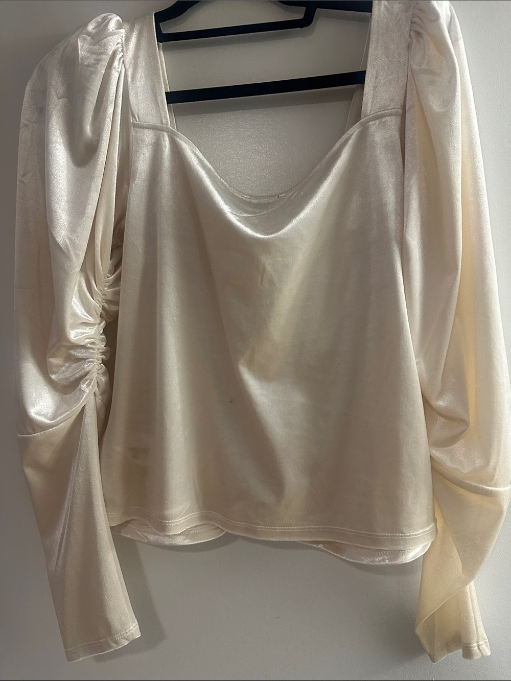 Express Velour Ruched Top - Picture 4 of 4